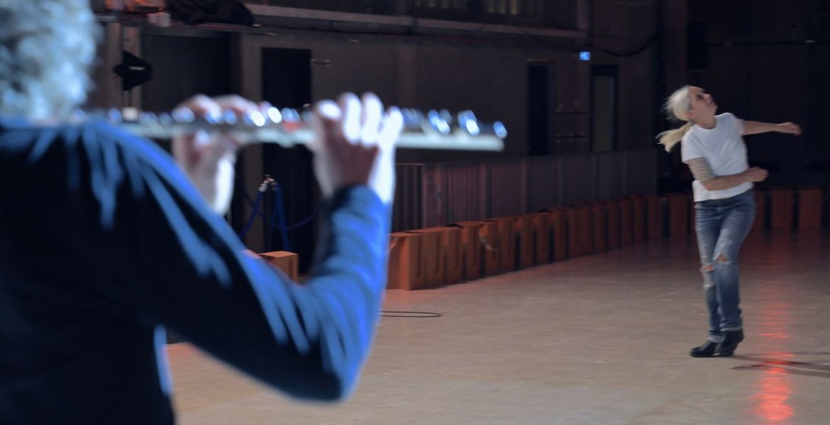 A little bit of the moon, by Anne Teresa De Keersmaeker & Rabih Mroué - Κριτική