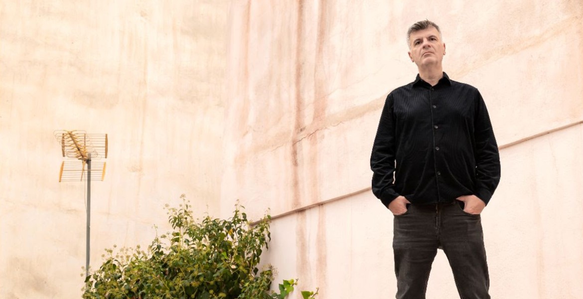 Φοίβος Δεληβοριάς | Threesome