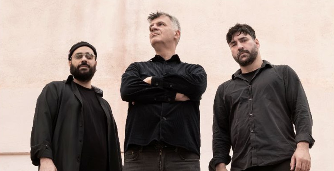 Φοίβος Δεληβοριάς | Threesome