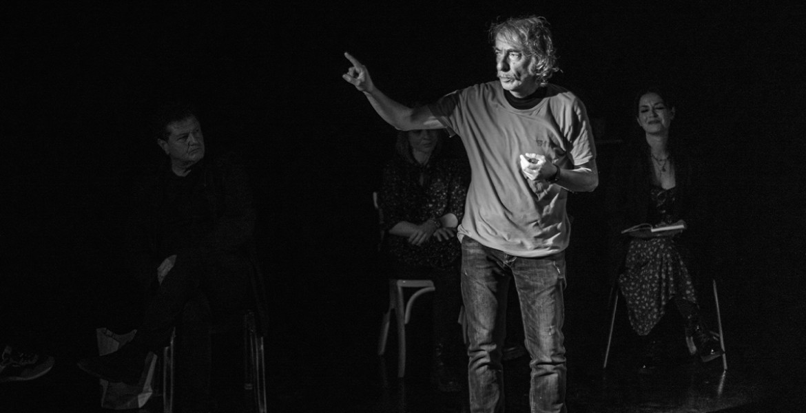 Απόντες του Βασίλη Κατσικονούρη