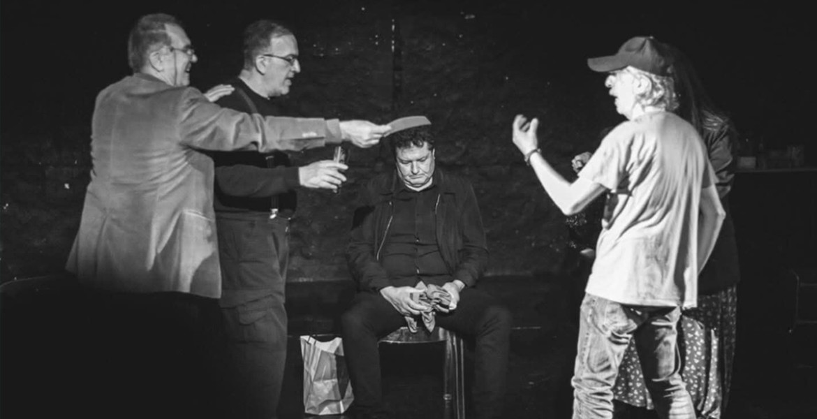 Απόντες του Βασίλη Κατσικονούρη