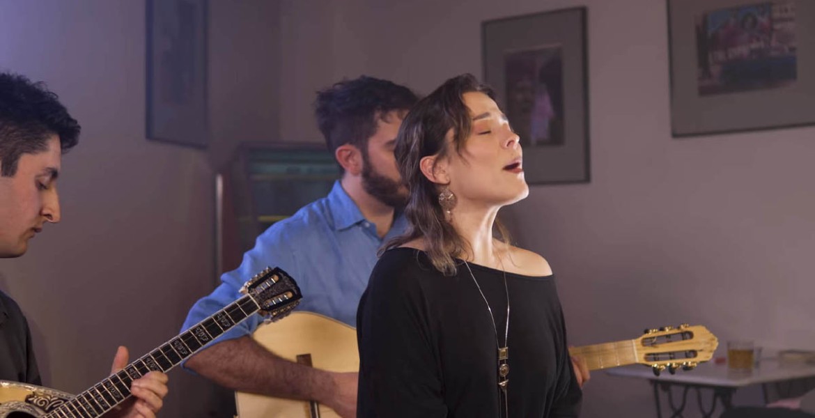 Κατσαναίοι | Αγκάλιασμα