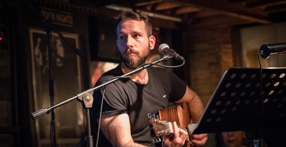 Τάσος Λούκος | Για μια γωνιά