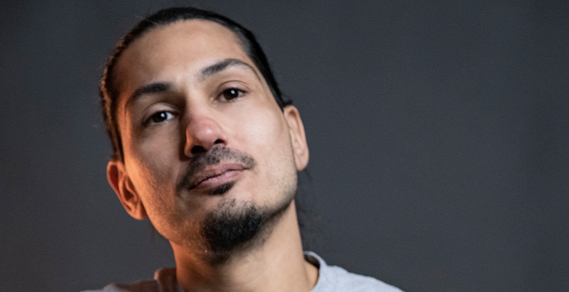 Γιώργος Περού | Η Πρώτη Αχτίδα