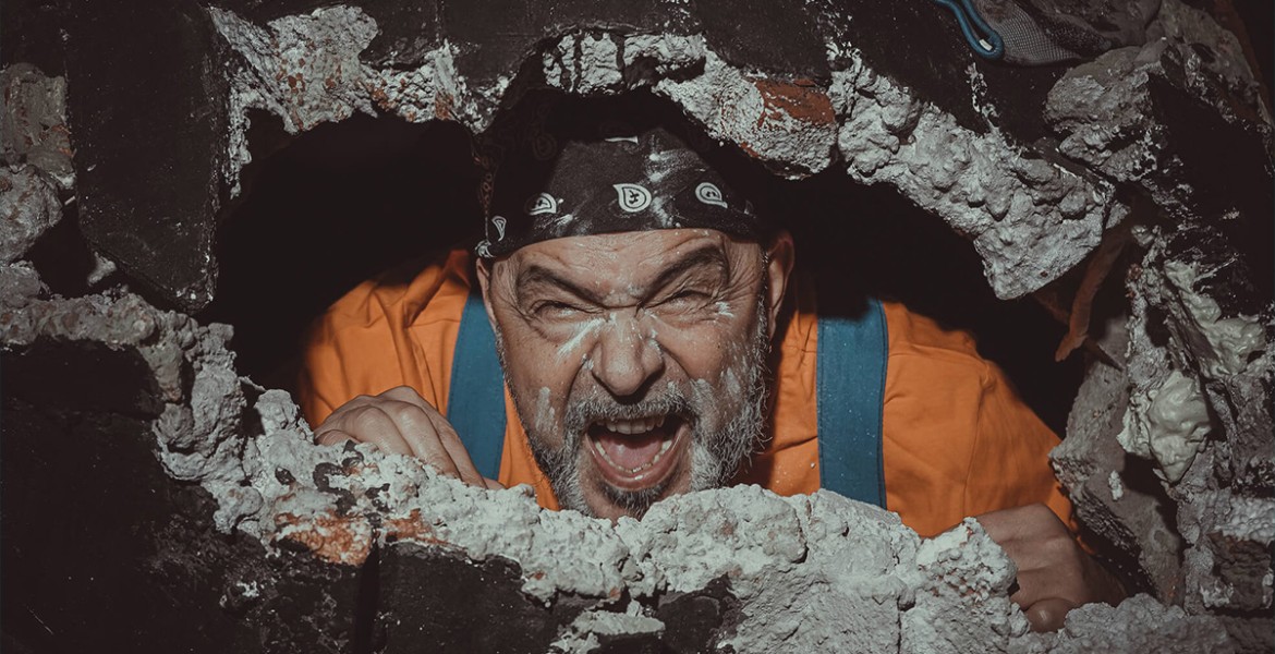 Γιώργος Αλκαίος | Ο Ημιυπαίθριος